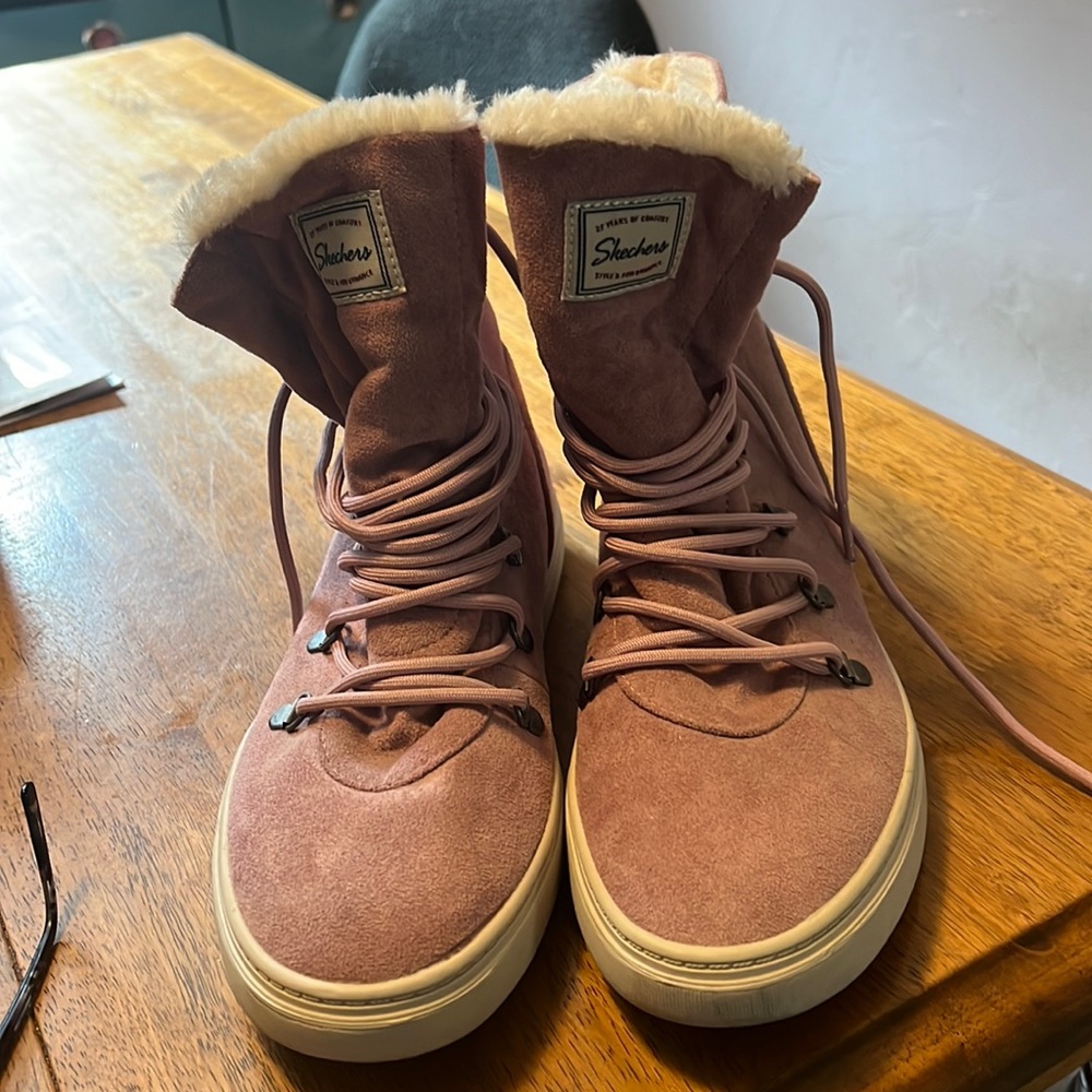 Ladies Sketcher suede boots. As you can see they are new. Worn only once!